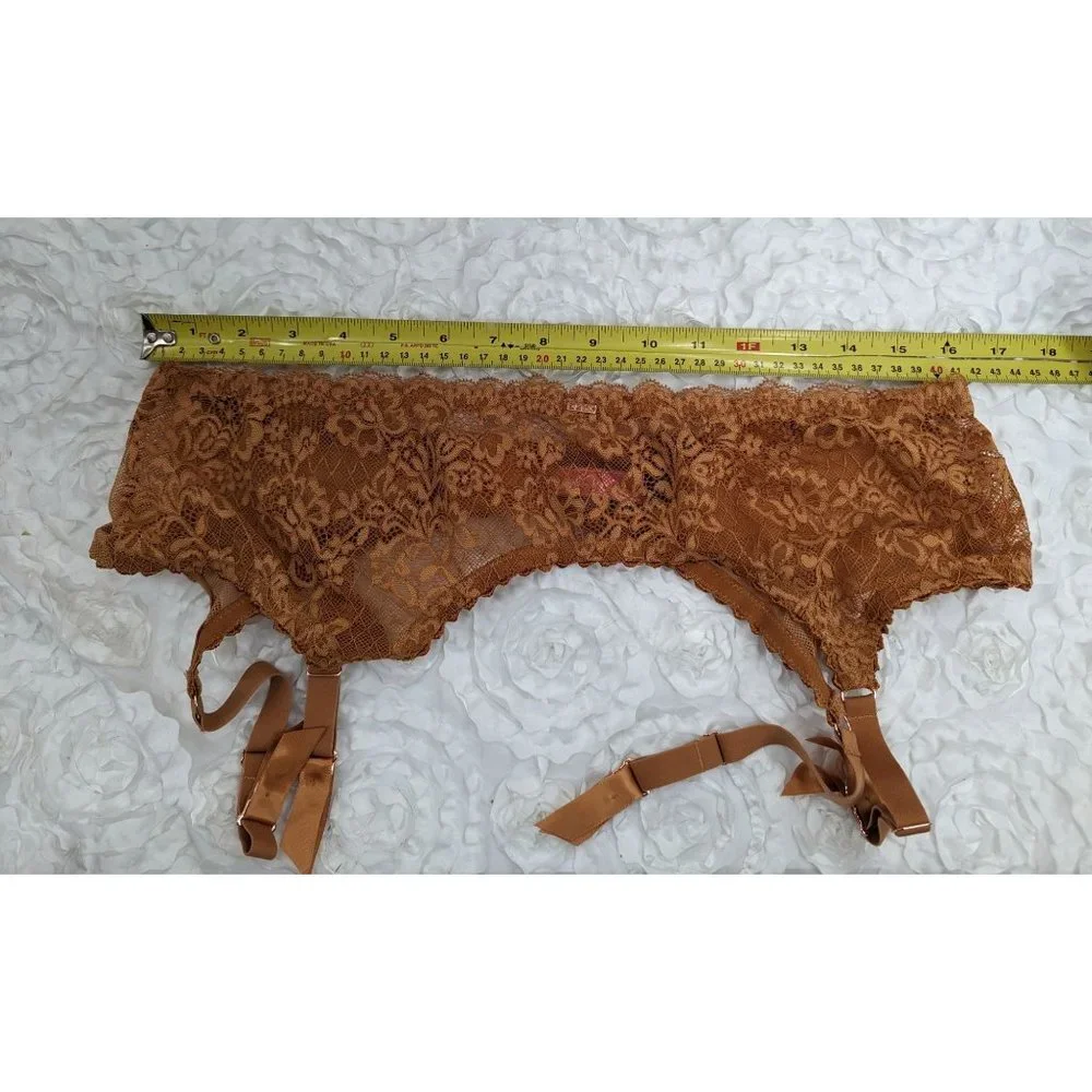 LOVE, VERA‎ Garter belt NWOT 1X/2X